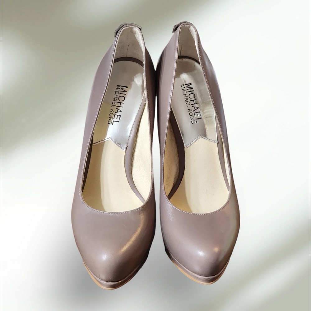 MICHAEL Michael Kors Hamilton Platform Stiletto Heel Taupe Gray Silver Charm Sz7